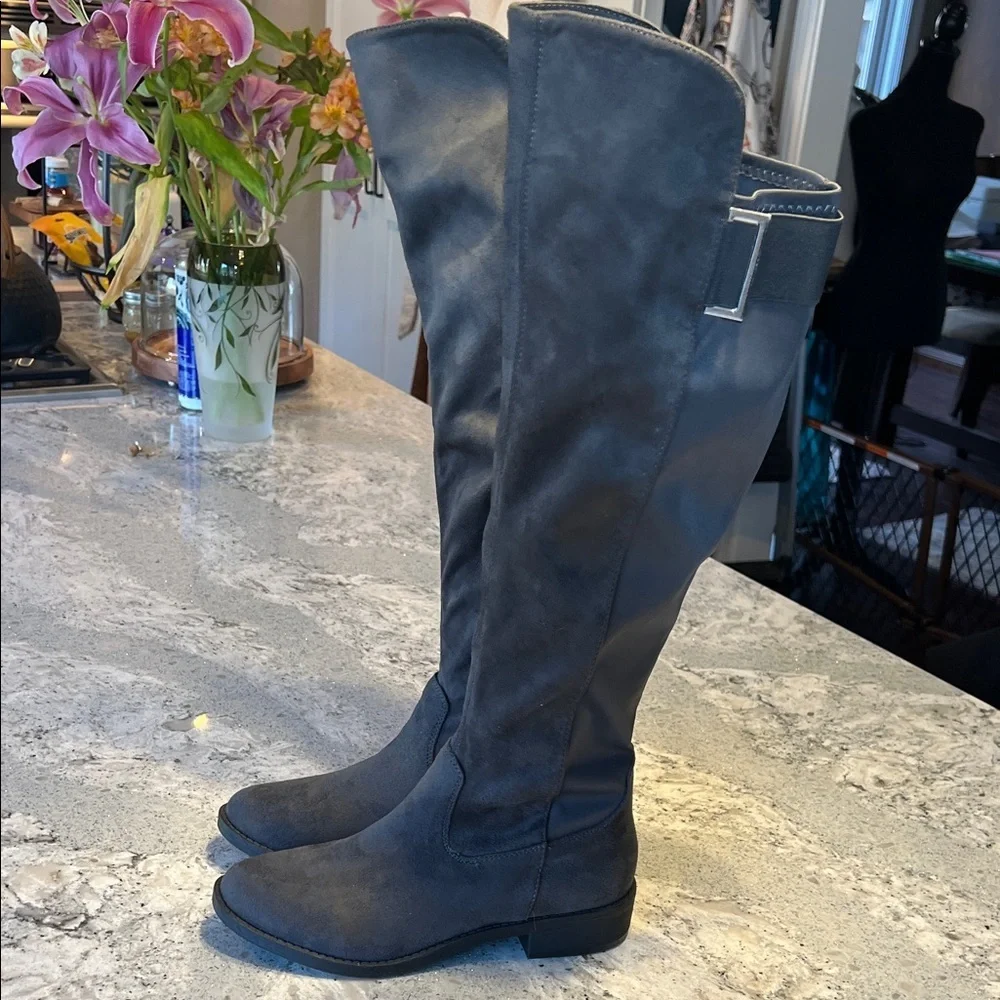Rebel by Zigi Onya/Onley Gray Suede Knee-High Boots NEW Size 8